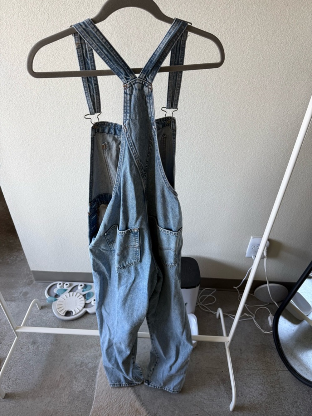 Levi’s Relaxed Straight Leg Overall - Picture 3 of 4